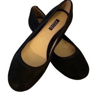 ECCO black flats, size 38 (7.5 US).  Suede with leather. Quality and comfort.